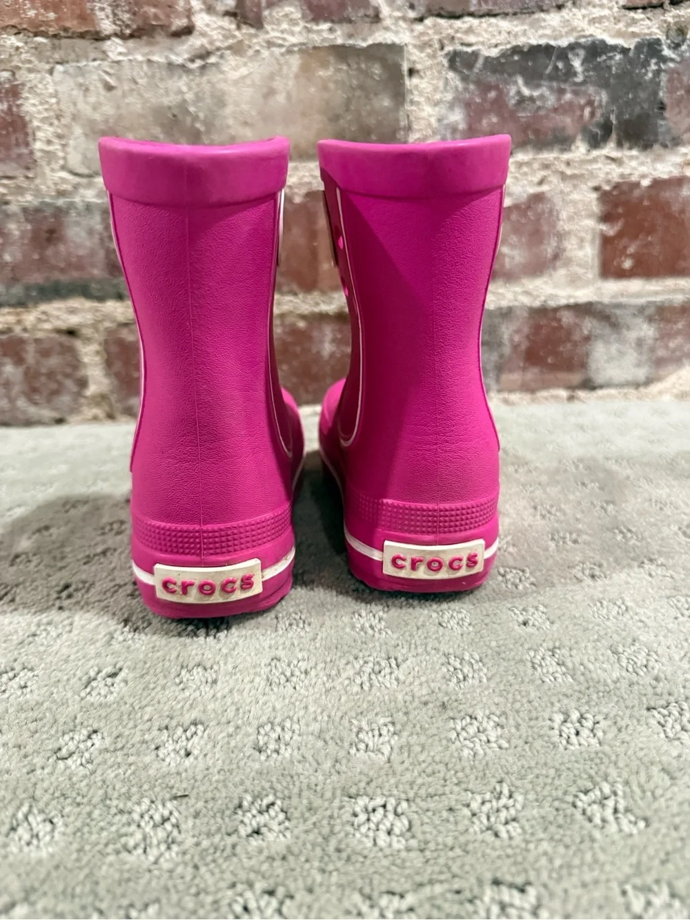 CROCS bright hot